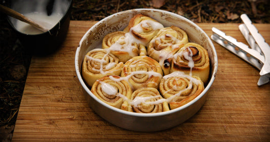 Cinnamon-Rolls Made In Made From Pizza Dough (video)